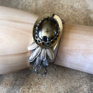 Vintage bracelet with hematite like cabochon